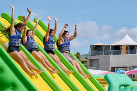 オアフ島：ワイカイ・アルティメットパスをご利用ください | GetYourGuide