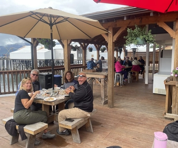 Hoonah: Icy Strait Village Tour and Crab Feast