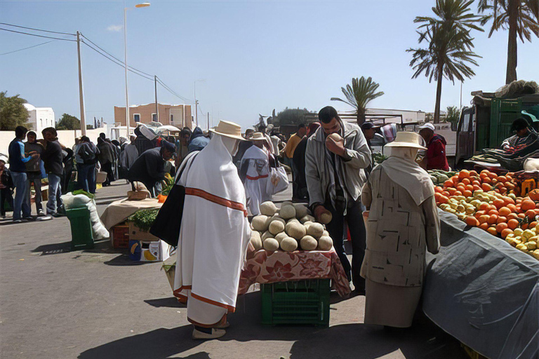 DJERBA: PRZEJAZD BRYCZKĄ NA TARG MIDOUN.