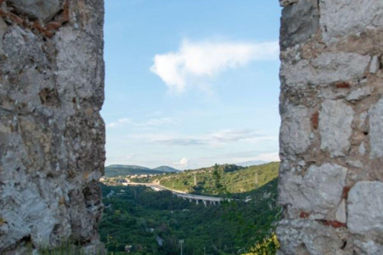 Split: Visita panorámica de la ciudad al atardecer en KlisExcursión nocturna al atardecer en Klis