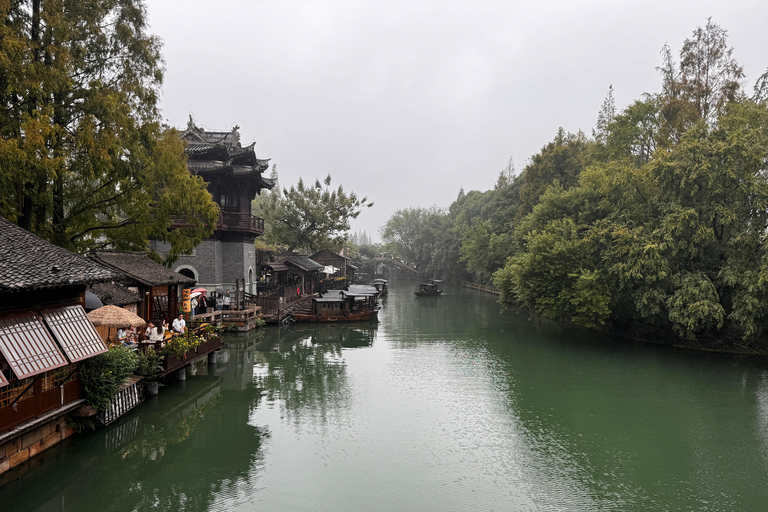 From Hangzhou: 5-Day Tour to Shanghai with Cruise & Lunches