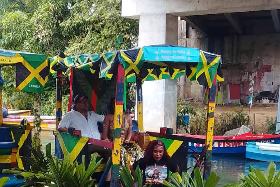 Ab Kingston: Tagestour zu den Ocho-Rios-Wasserfällen und zum Blauen Loch. Foto: GetYourGuide Ab Kingston: Tagestour zu den Ocho-Rios-Wasserfällen und zum Blauen Loch. Foto: GetYourGuide