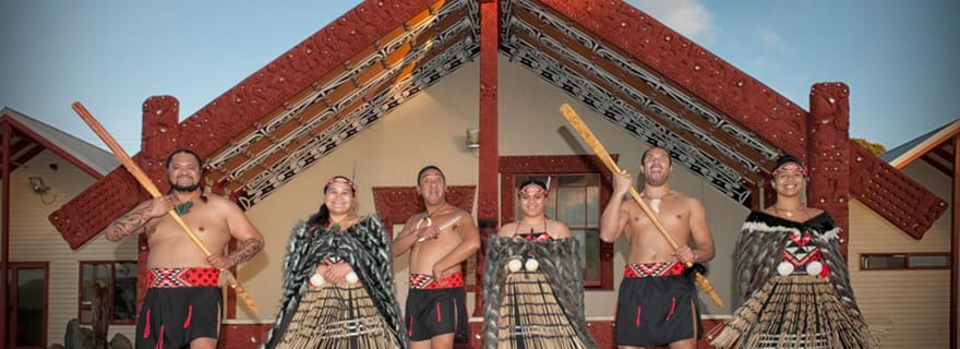 Auckland : visite du village maori vivant de Rotorua avec haka et déjeuner