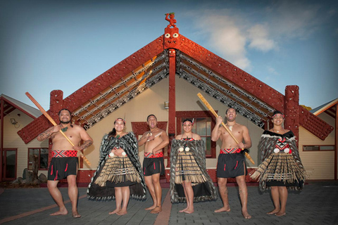 Z Auckland: Rotorua Maori Village i wycieczka do jaskiń Waitomo