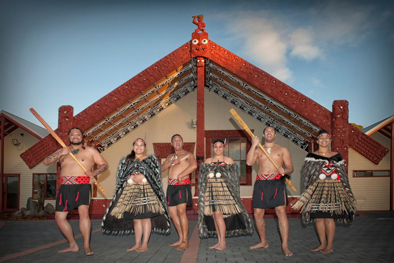 Vanuit Auckland: Rotorua Māori dorp & Waitomo grotten tour