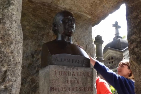 Père-Lachaise : histoires et mystères contés par un comédien En français