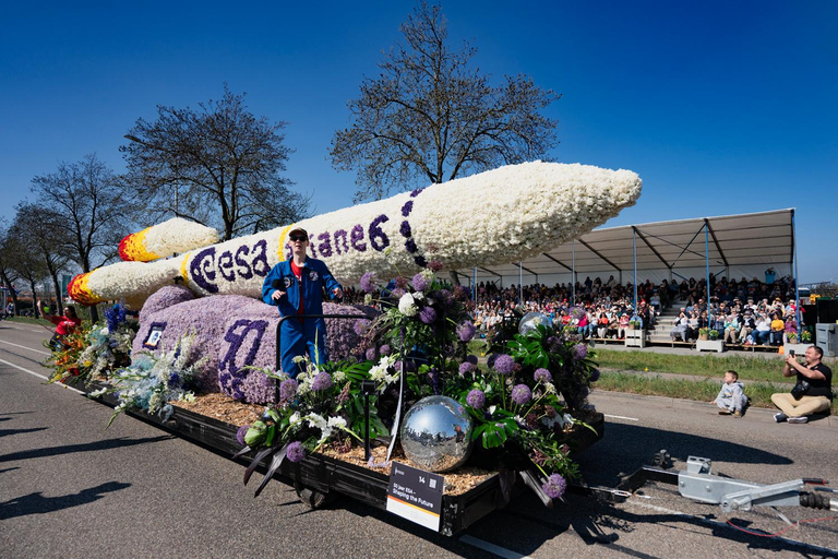 Amsterdam: Flower Parade Grandstand Seat and Keukenhof Tour Amsterdam: Flower Parade Grandstand + Keukenhof Gardens Tour