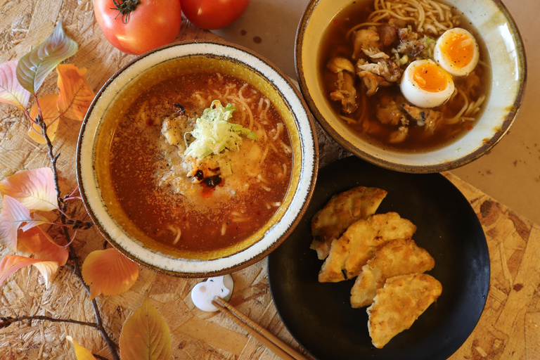 Osaka: Aula de culinária de Ramen e Gyoza sem glútenConjunto de Ramen e Gyoza sem glúten e saquê