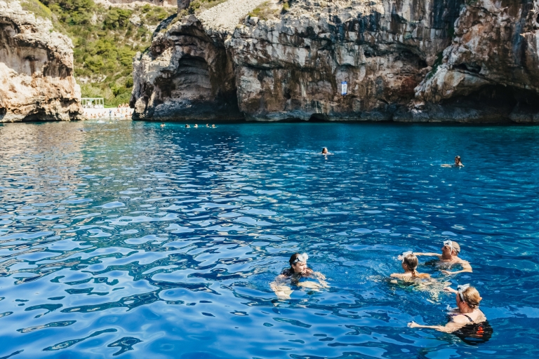 Depuis Split : grotte bleue et Hvar en hors-bord 1 journéeSplit : excursion d'une journée à la grotte bleue et à Hvar en hors-bord