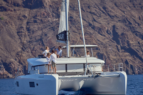 Santorini: Caldera Classic All-Inclusive Catamaran Cruise