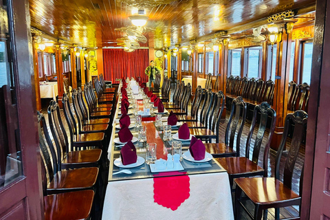 Diner tijdens cruise langs Saigon rivier en Sighseeing