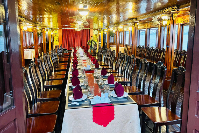 Diner tijdens cruise langs Saigon rivier en Sighseeing