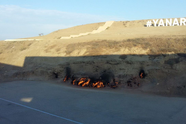 Tour di mezza giornata del Tempio del Fuoco di Ateshgah e della Montagna del Fuoco di Yanardag