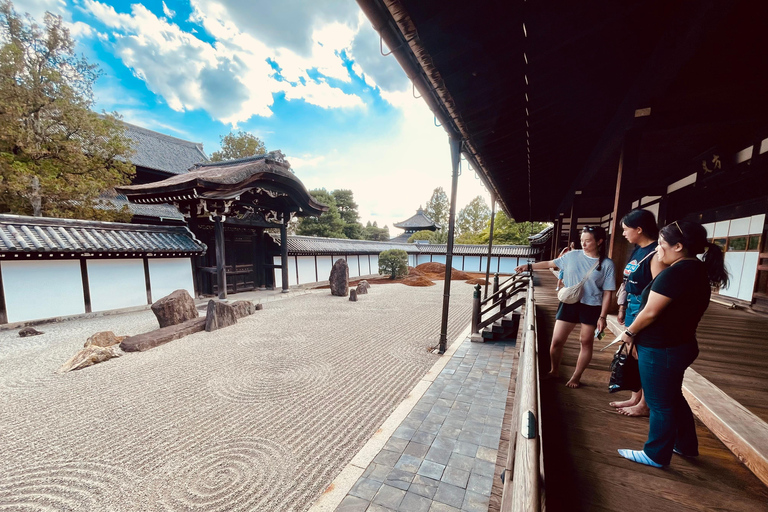 Kioto: Excursión en E-Bike con el Santuario de Fushimi Inari y Tofukuji ...