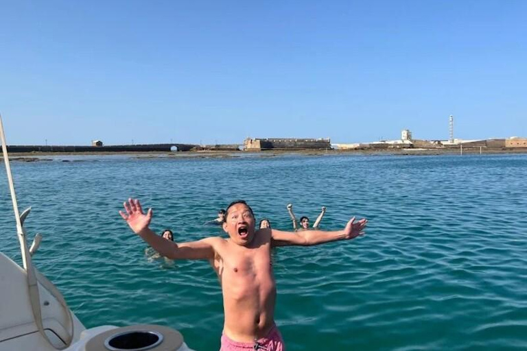 2 h Cádiz Experience on Private Yacht + Sherry wine tasting