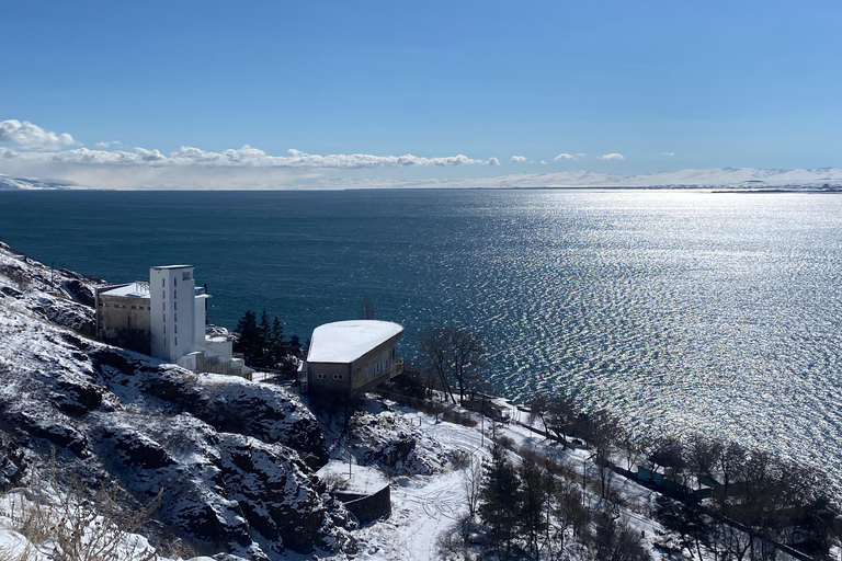 Yerevan: Lake Sevan Private Tour with Monasteries & Lunch