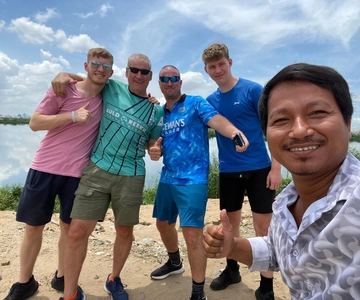 Phnom Penh: Private City Tour by Tuk-Tuk with 10 Highlights