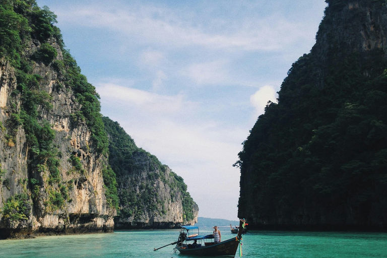 Phi Phi: Maya Bay Mezza giornata in barca a coda lunga con snorkeling