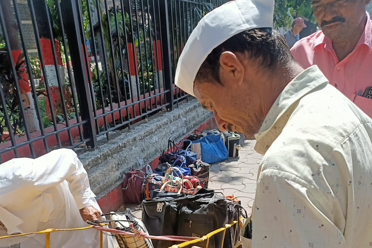 Ontmoet Dabbawala&#039;s Bezoek Dhobi Ghat en de sloppenwijk met een treinreis