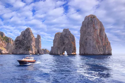 Ab Salerno, Amalfi und Positano: Capri-Kleingruppentour über Land und zu Wasser Ab Salerno, Amalfi und Positano: Capri-Kleingruppentour über Land und zu ...