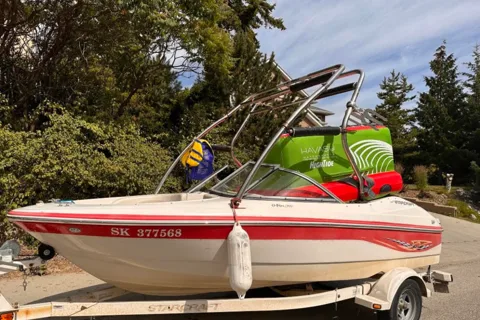 Kelowna: StarCraft C1700 Speed Boat Rental