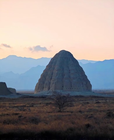 Yinchuan Day Tour: Film Studio, Rock Art & Western Xia Tombs