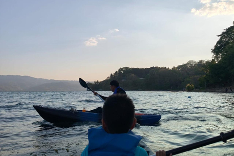 San Salvador: Lake Ilopango Sunrise or Sunset Kayak Tour