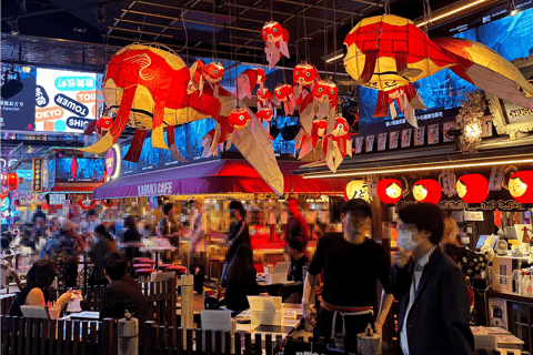 Tokyo: Shinjuku Nighttime Walking Tour with Local Guide