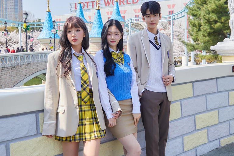 Seoul: Lotte World 1 Day Pass + Korean School Uniform Rental [Group of 3 persons]