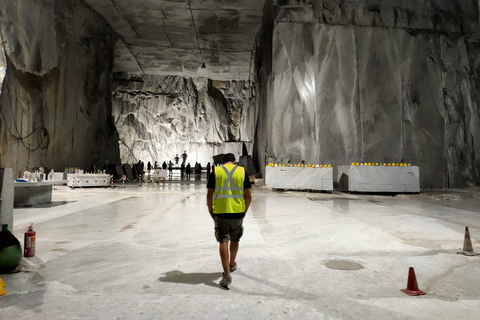 Carrara white marble quarries tour, 4X4 experienceCarrara white marble quarries tour, 4XD experience