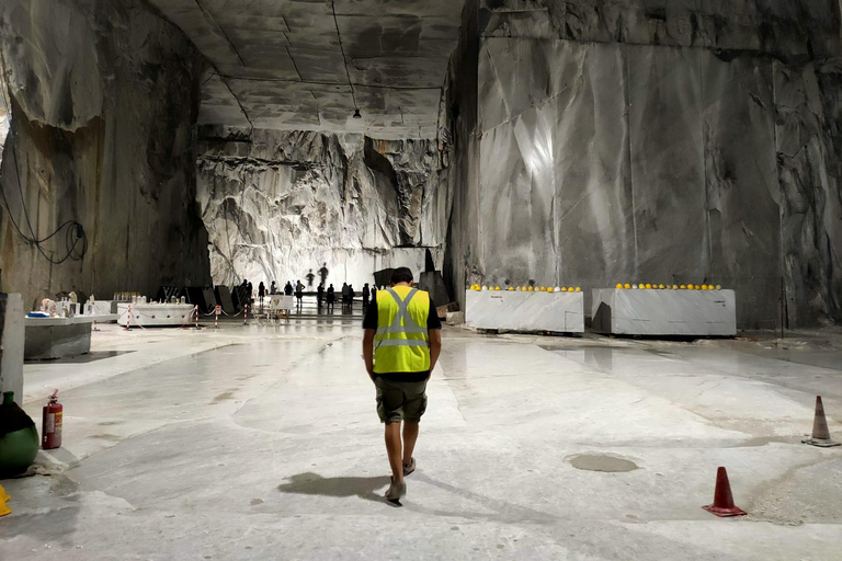 Carrara white marble quarries tour, 4X4 experienceCarrara white marble quarries tour, 4XD experience