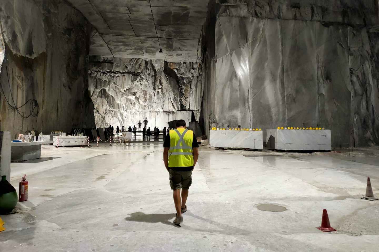 Carrara white marble quarries tour, 4X4 experience