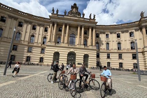 Berlin : visite à vélo de 3,5 heures - Un voyage dans le temps à travers la capitaleBerlin : balade à vélo de 3,5 heures - Un voyage dans le temps à travers la capitale