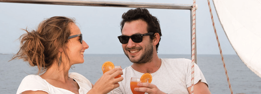 Mirissa : Tour en bateau à voile en catamaran au coucher du soleil avec dîner