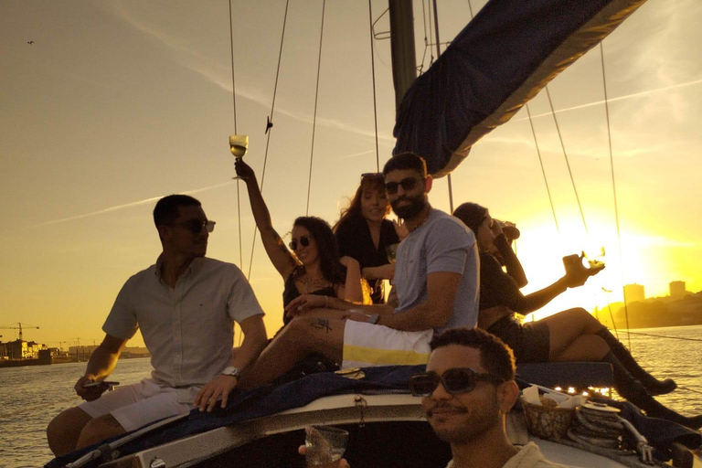 Porto: Tocht op een zeilboot gedeeld of privé (Sunset Option)Porto: Privétour op een zeilboot (ZONSONDERGANG OPTIE)