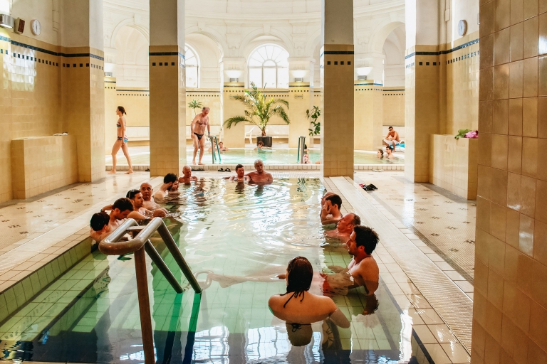 Budapest: día completo en el spa Széchenyi con visita opcional a PálinkaPase de día completo con cabina privada - HUNGARIA KONCERT