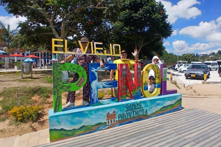 Medellín: Guatapé &amp; Piedra del Peñol Private Tour