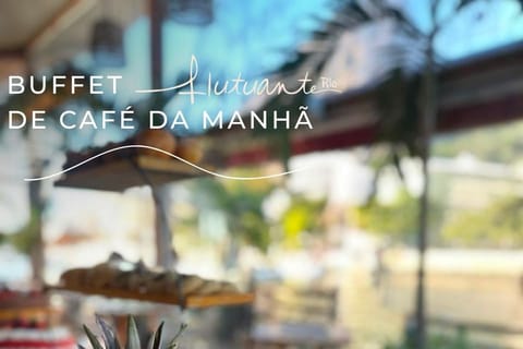 Urca: Floating Breakfast + Catamaran Tour of Guanabara Bay