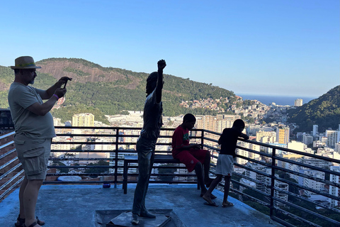 Rio de Janeiro: Favela Santa Marta: German-Language Tour – All-Inclusive Rio de Janeiro: Favela Santa Marta: German-language tour – all-inclusive