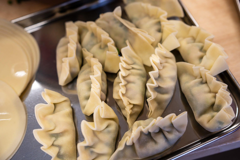 Osaka : Cours de cuisine et dégustation de saké avec visite du marché local