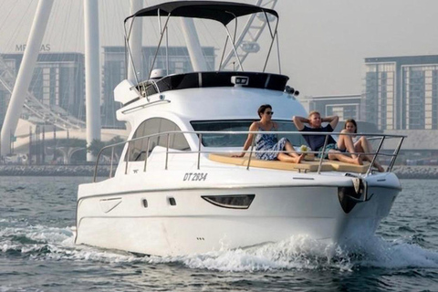 Private Yacht Tour: Dubai Boat Cruise with Optional BBQ Private Yacht Tour: Dubai Boat Cruise with Optional BBQ