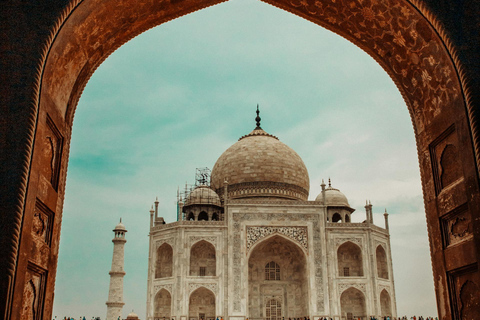 Visite du Taj Mahal et du fort d&#039;Agra en train super rapide depuis Delhi(Voiture + Accompagnateur uniquement)