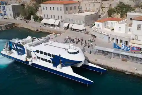 Trajet en ferry entre Athènes et Hydra