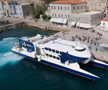 Viagem de ferry entre Atenas e Hydra