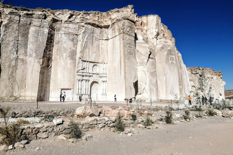 Tour + Hike to the Sillar Route and Culebrillas in Arequipa