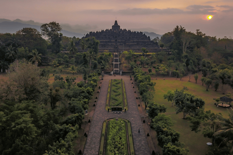 Yogyakarta: Passeio mais barato ao Templo de Borobudur e Prambanan