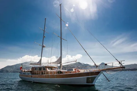 Lampedusa: Elegante dag rondvaart met lunch aan boord