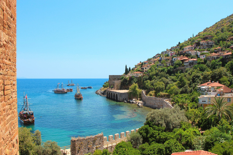 Alanya: tour della città con funivia, tour in barca e pranzo DimcayTour dei punti salienti di Alanya: Funivia, crociera in barca e attrazioni della città