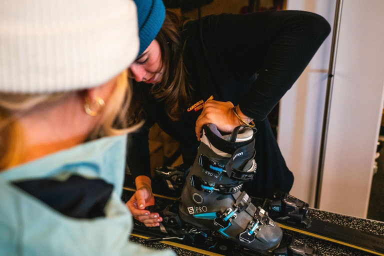 From Queenstown: Cardrona Ski/Snowboard Rentals & Transfer Lift Pass + Snowboard Rentals + Return Queenstown Transfer