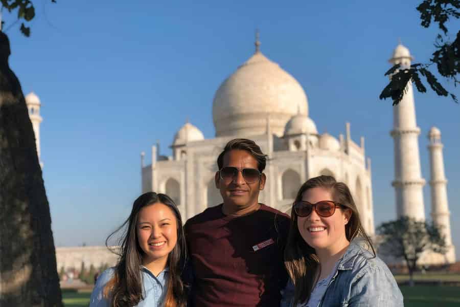 Ab Delhi: Private Tour zum Taj Mahal und nach Agra im Privatwagen mit 5-Sterne-Mittagessen. Foto: GetYourGuide Ab Delhi: Private Tour zum Taj Mahal und nach Agra im Privatwagen mit 5-Sterne-Mittagessen. Foto: GetYourGuide
